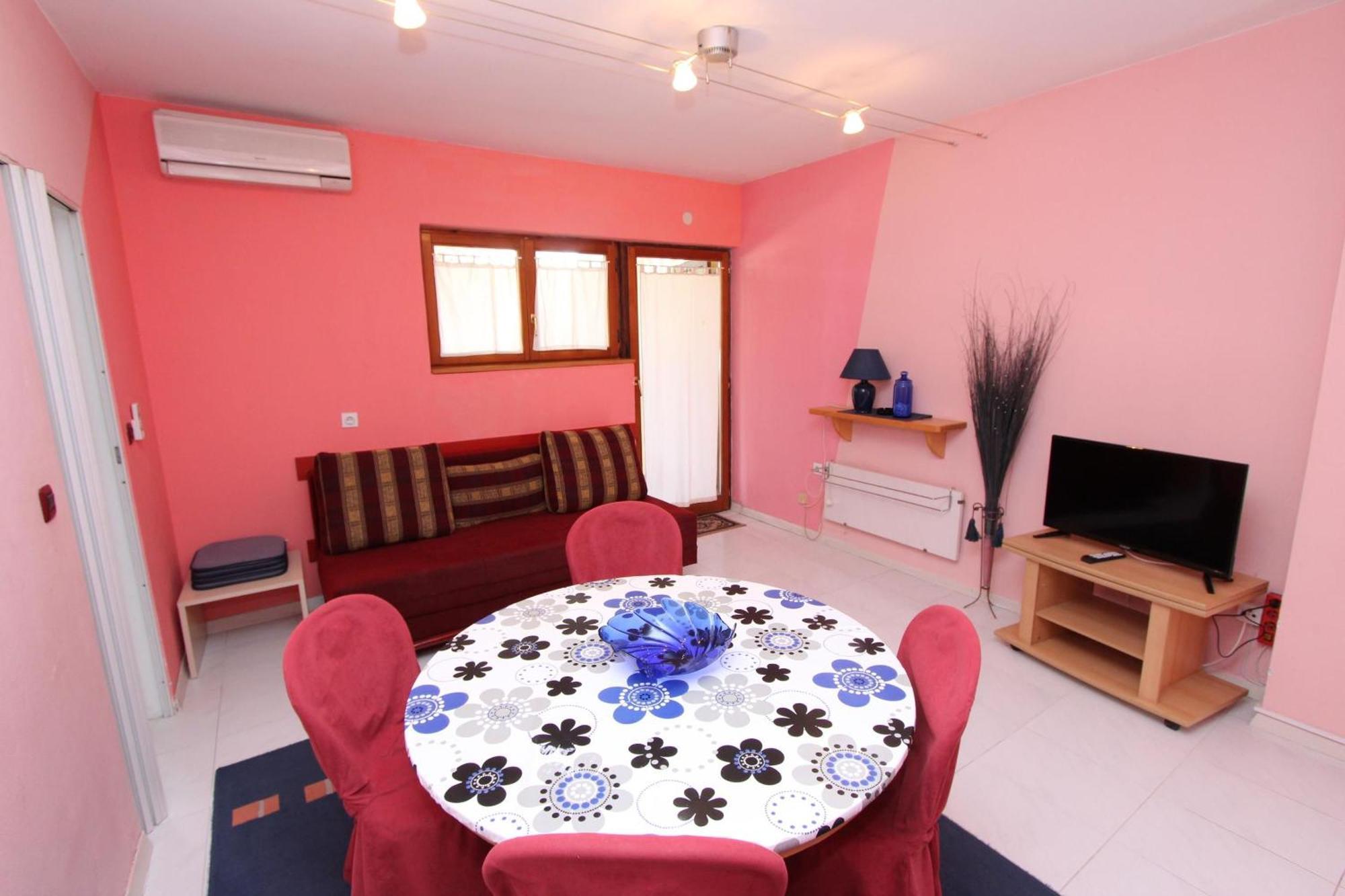 Apartman Gemuetliche Lora 2 In *